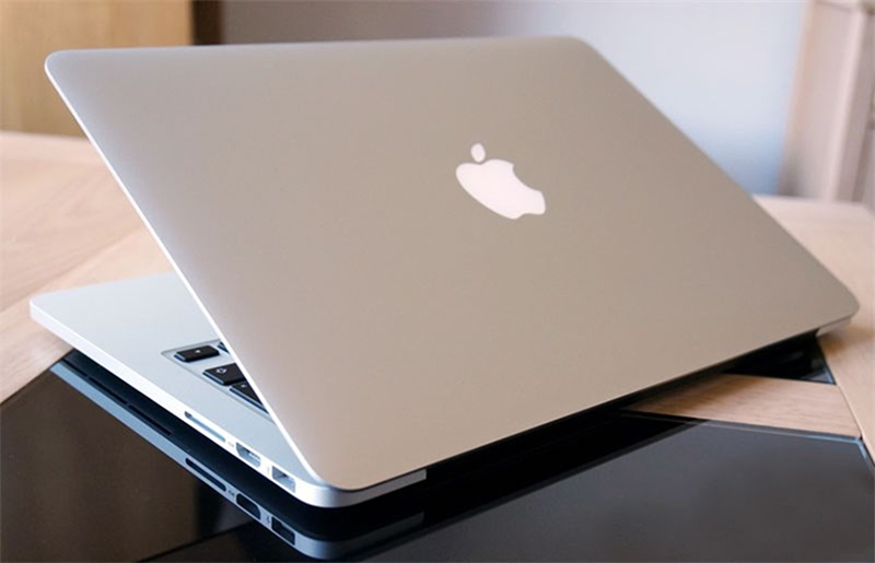 MacBook Pro 2015 Silver 13 inch i5/8GB/128GB