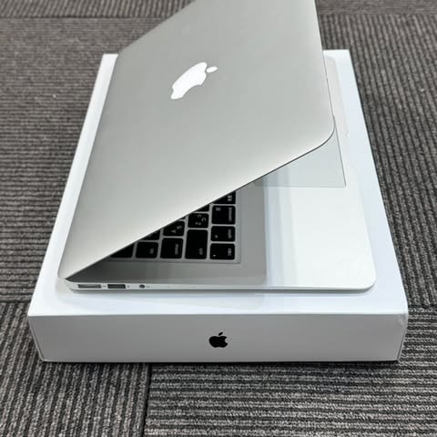 MacBook Air 2015 Silver Intel Core i5/RAM 8GB/SSD 256GB MacBook Air 2015 Silver Intel Core i5/RAM 8GB/SSD 256GB
