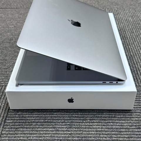 MacBook Pro 16-inch 2019 Silver Intel Core i9/RAM 16GB/SSD 1TB MacBook Pro 16-inch 2019 Silver Intel Core i9/RAM 16GB/SSD 1TB
