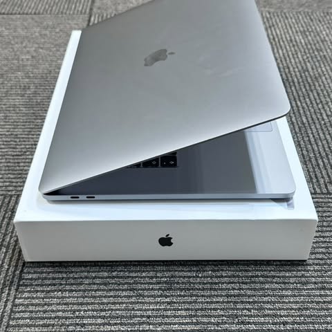 MacBook Pro 16-inch 2019 Silver Intel Core i9/RAM 16GB/SSD 1TB MacBook Pro 16-inch 2019 Silver Intel Core i9/RAM 16GB/SSD 1TB