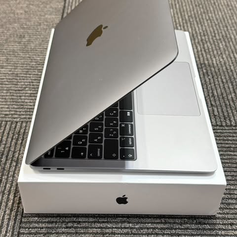 MacBook Air 2020 Silver Apple M1/RAM 8GB/SSD 256GB MacBook Air 2020 Silver Apple M1/RAM 8GB/SSD 256GB