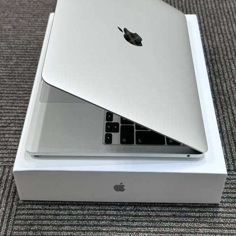 MacBook Pro 13-inch 2022 Silver Apple M2/RAM 8GB/SSD 512GB