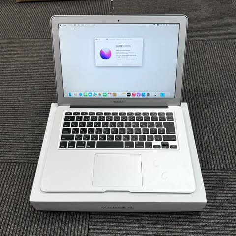 MacBook Air 2015 Silver Intel Core i5/RAM 8GB/SSD 256GB MacBook Air 2015 Silver Intel Core i5/RAM 8GB/SSD 256GB