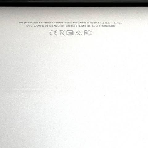 MacBook Pro 13-inch 2018 Silver Intel Core i5/RAM 16GB/SSD 1TB MacBook Pro 13-inch 2018 Silver Intel Core i5/RAM 16GB/SSD 1TB