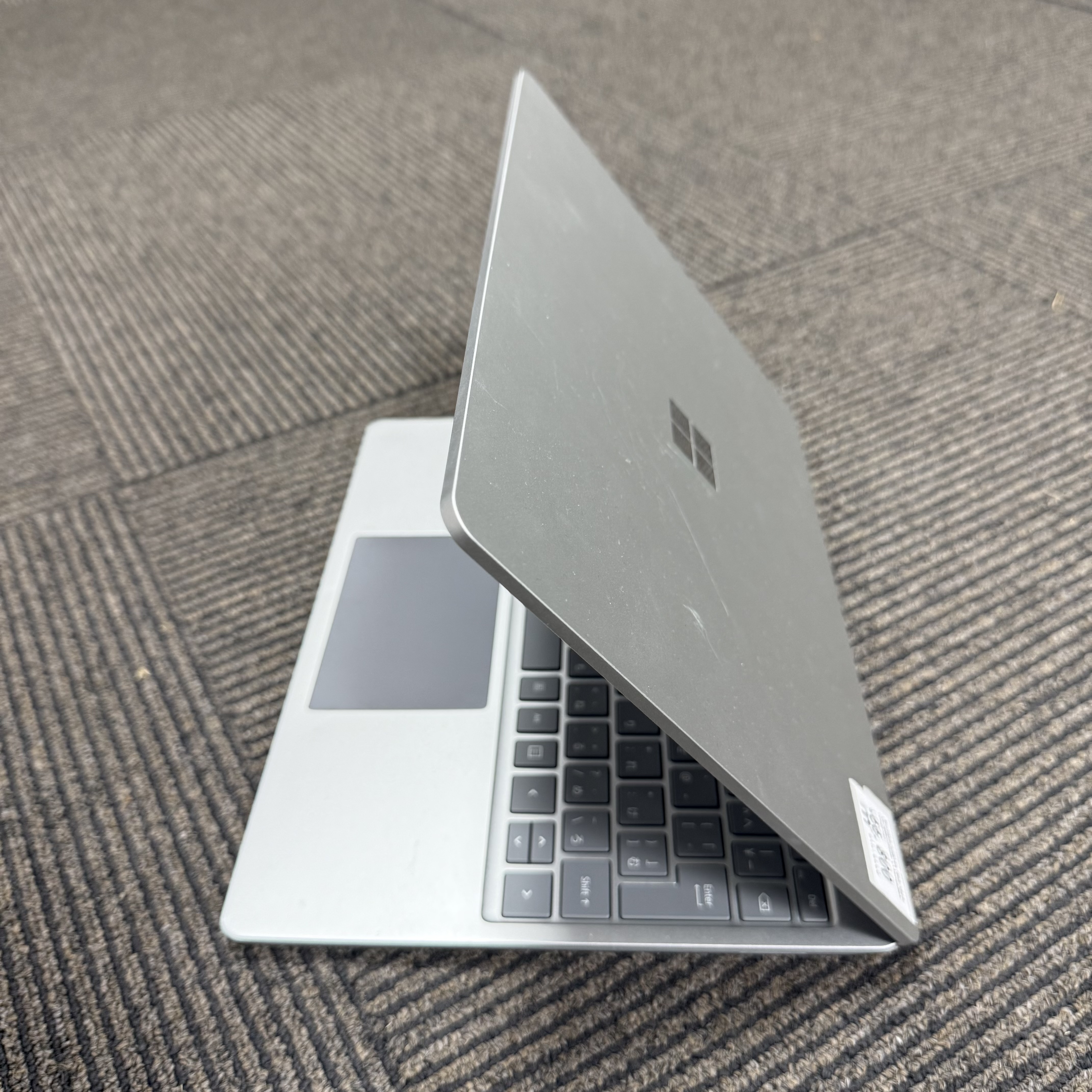 Surface Laptop Go2 Core i5 / Ram 8GB / 256GB SSD Surface Laptop Go2 Core i5 / Ram 8GB / 256GB SSD