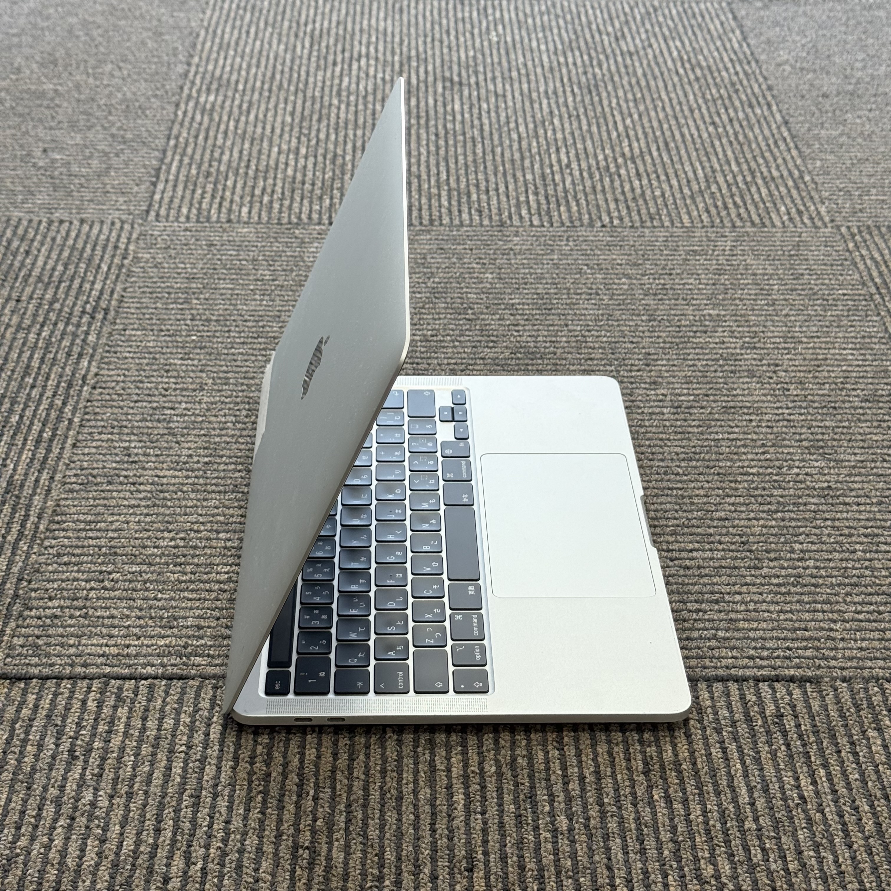 Macbook Pro 13-inch Silver 2020 Apple M1/RAM 8GB/SSD 256GB