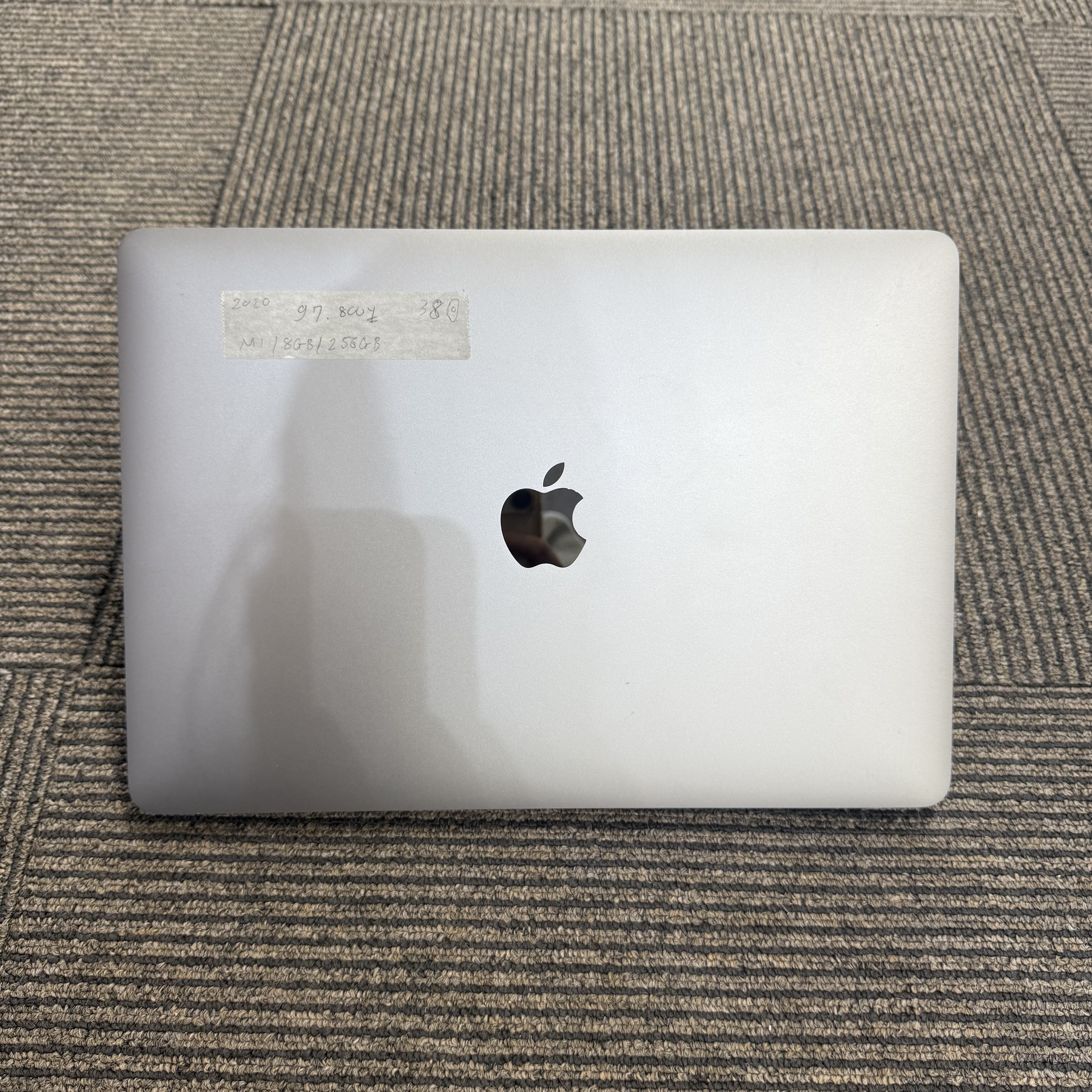 Macbook Pro 13-inch Silver 2020 Apple M1/RAM 8GB/SSD 256GB Macbook Pro 13-inch Silver 2020 Apple M1/RAM 8GB/SSD 256GB