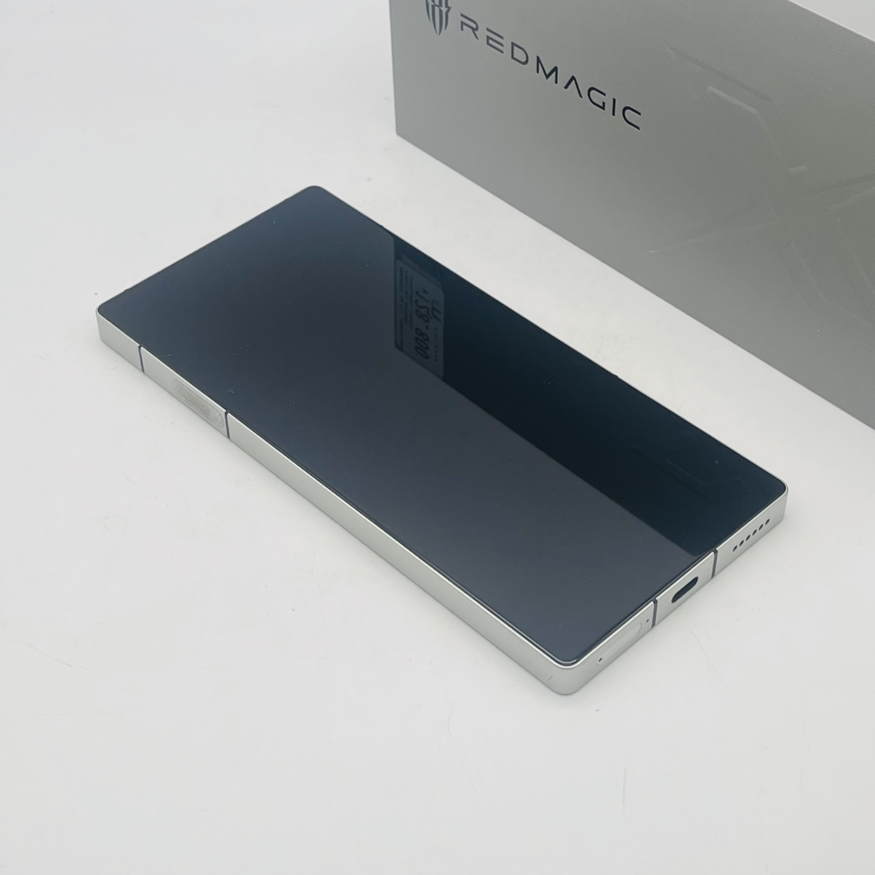REDMAGIC 10 PRO RAM 16GB / ROM 512GB Moonlight SIM FREE REDMAGIC 10 PRO RAM 16GB / ROM 512GB Moonlight SIM FREE