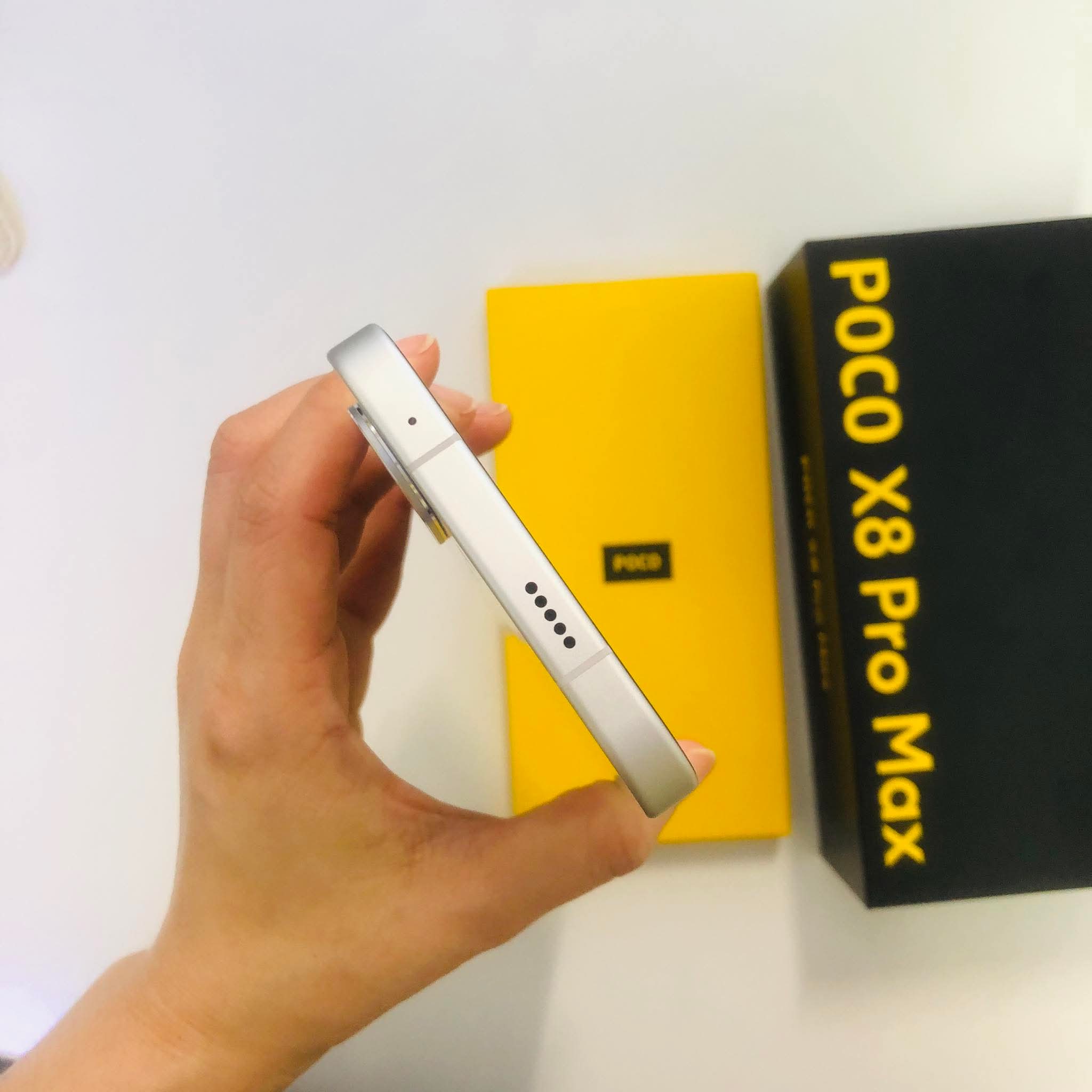 POCO X8 Pro Max RAM 12GB/ROM 512GB White SIM FREE POCO X8 Pro Max RAM 12GB/ROM 512GB White SIM FREE
